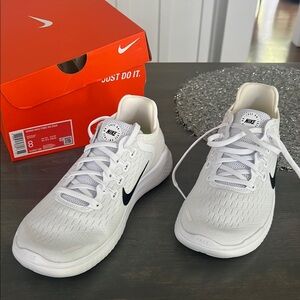 Nike Women White Running Shoes